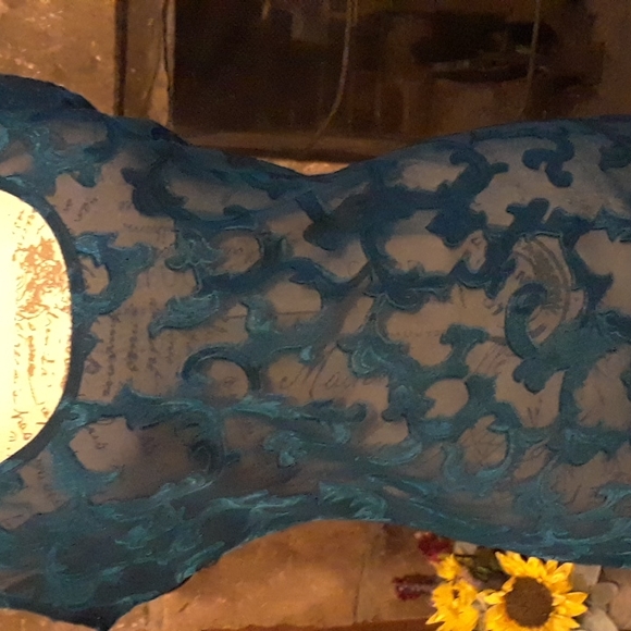 Vintage Victoria's Secret nightgown - Picture 2 of 4